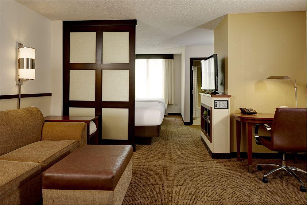 Hyatt Place Гардън Сити Екстериор снимка