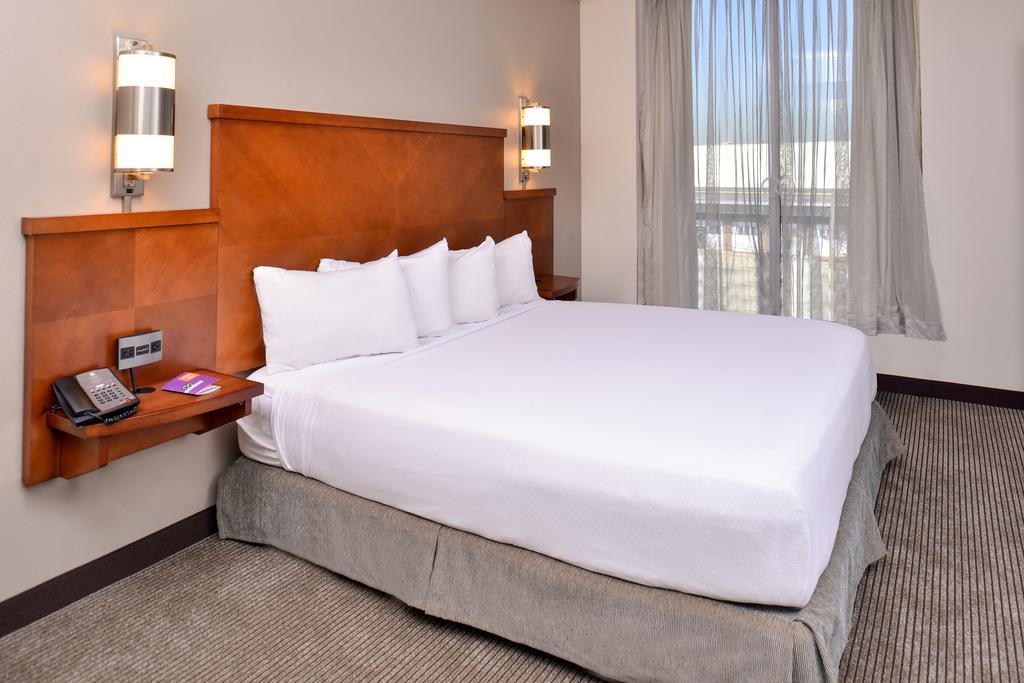 Hyatt Place Гардън Сити Екстериор снимка